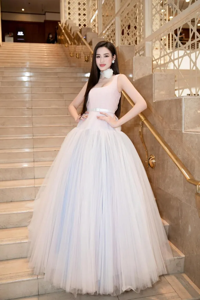 Ngắm nhan sắc xinh đẹp và thần thái đỉnh cao của Hoa hậu Đỗ Thị Hà - ảnh 5