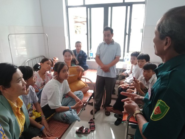 18 học sinh ở Quảng Nam nhập viện sau khi dùng trà sữa, trái cây lắc - ảnh 1
