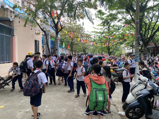 Đà Nẵng: Xuất hiện tình trạng người lạ đến dụ dỗ học sinh tại cổng trường - ảnh 1