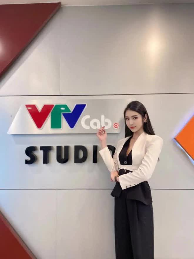 MC chuyển giới của VTVcab lần đầu lộ diện hậu vướng ồn ào tham gia nhóm nói xấu Hương Giang - ảnh 5