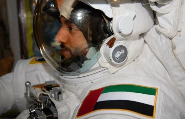 Sultan Alneyadi - Công dân Arab đầu tiên đi bộ ngoài không gian - ảnh 1