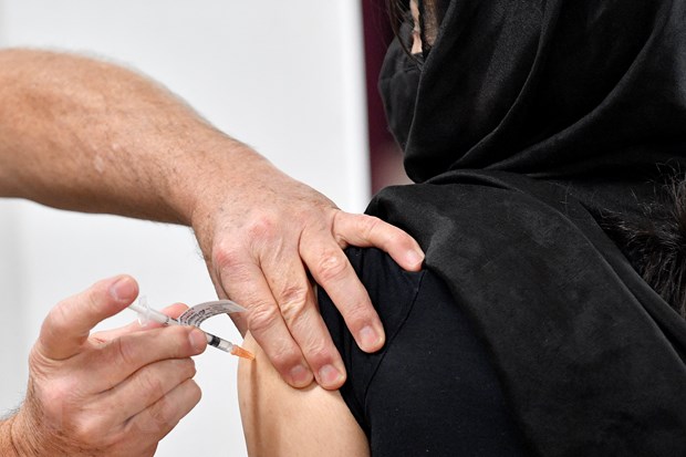 Liều vaccine tăng cường kéo dài hiệu quả ngừa biến thể Omicron - ảnh 1