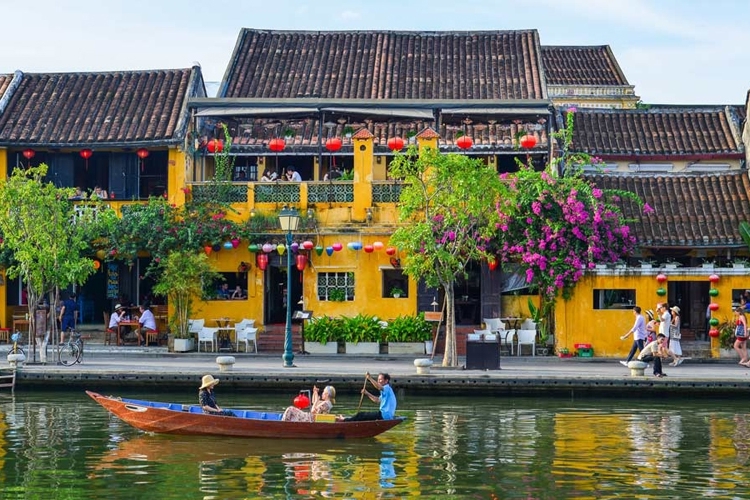 Việt Nam đứng thứ 2 trong 5 điểm đến hấp dẫn nhất hè 2023 với người Mỹ - ảnh 1
