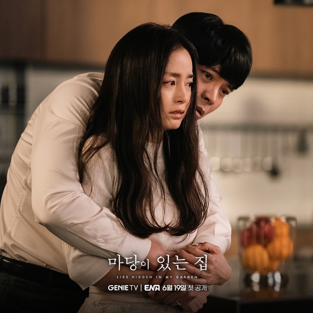 Loạt ảnh của Kim Tae Hee và “chồng” trong phim mới - ảnh 1