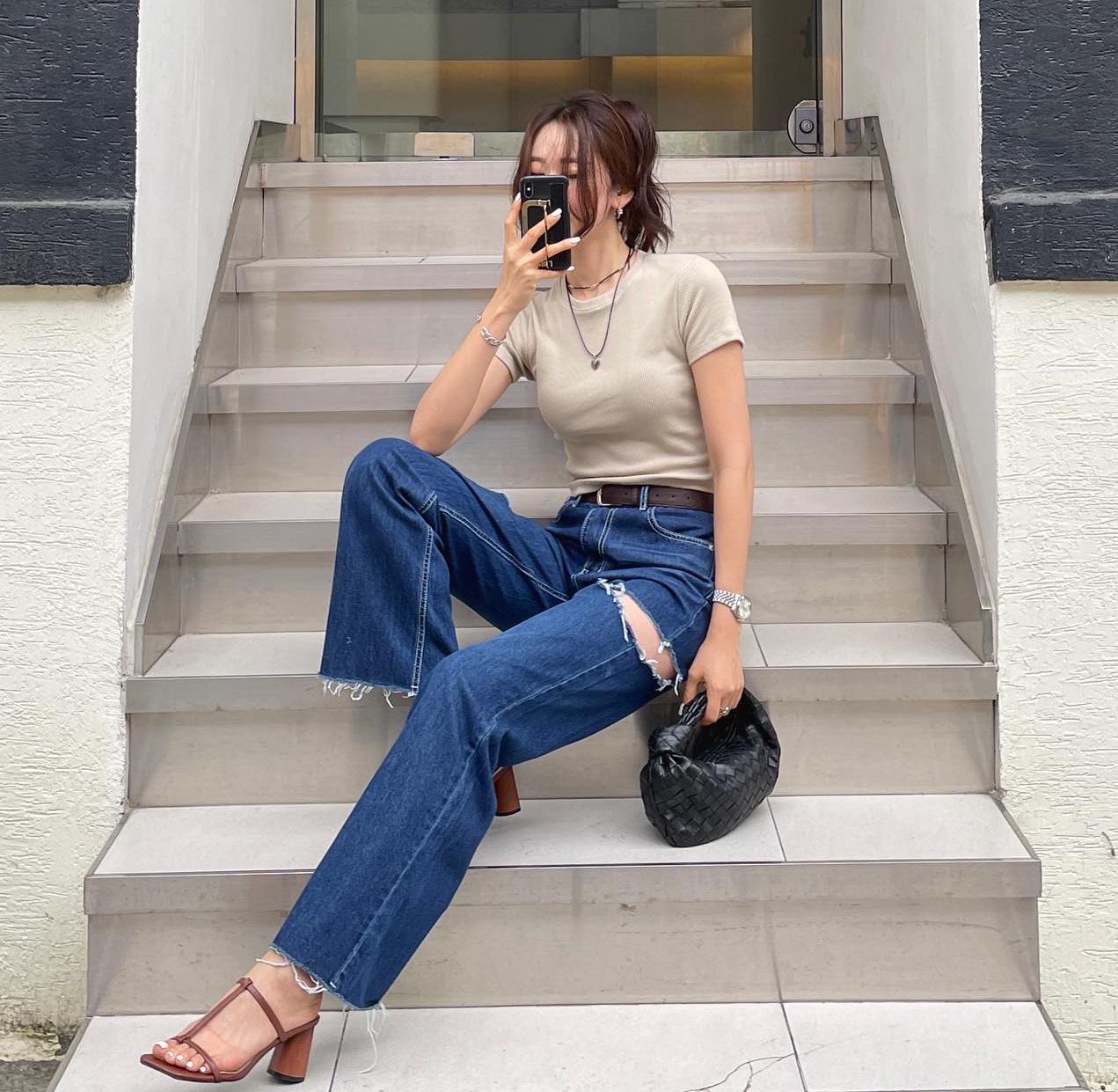 Diện áo thun và quần jeans sành điệu như Hoa hậu Phương Khánh với 10 công thức - ảnh 8
