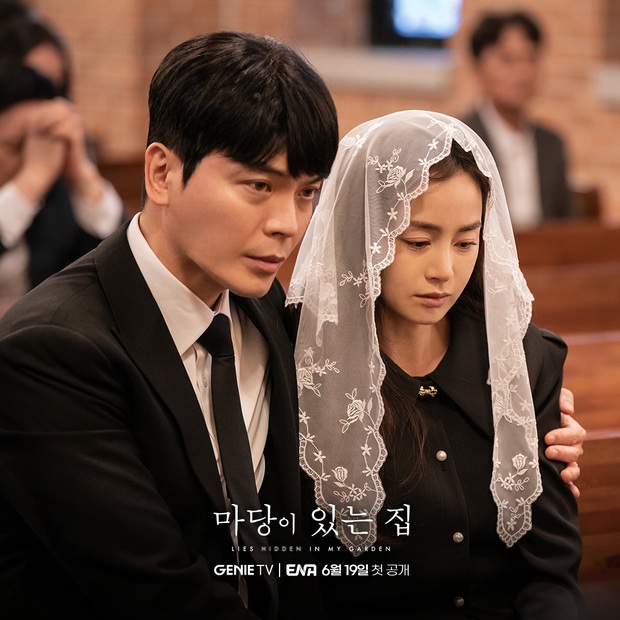 Loạt ảnh của Kim Tae Hee và “chồng” trong phim mới - ảnh 2