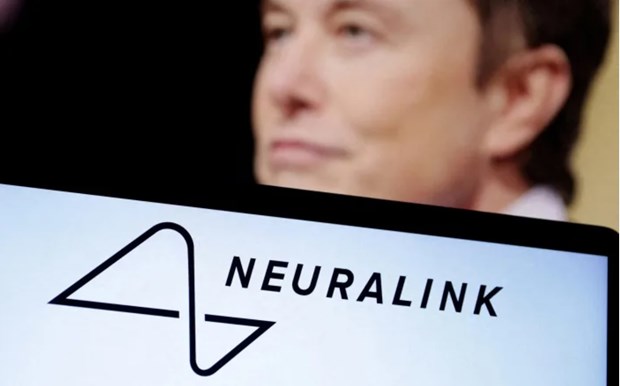 Công ty của tỷ phú Elon Musk được phép thử cấy chip vào não người - ảnh 1