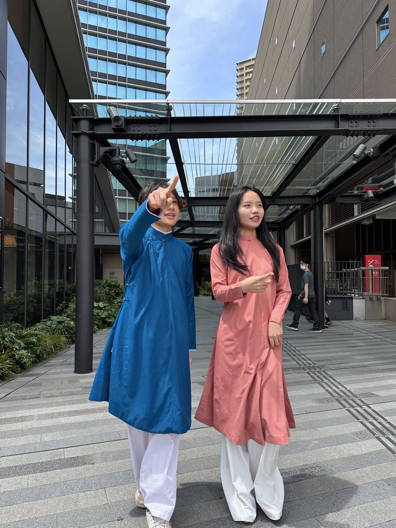 Học sinh - sinh viên FPT Edu mặc áo dài ngũ thân vi vu đất nước Mặt trời mọc quảng bá văn hóa Việt Nam - ảnh 5