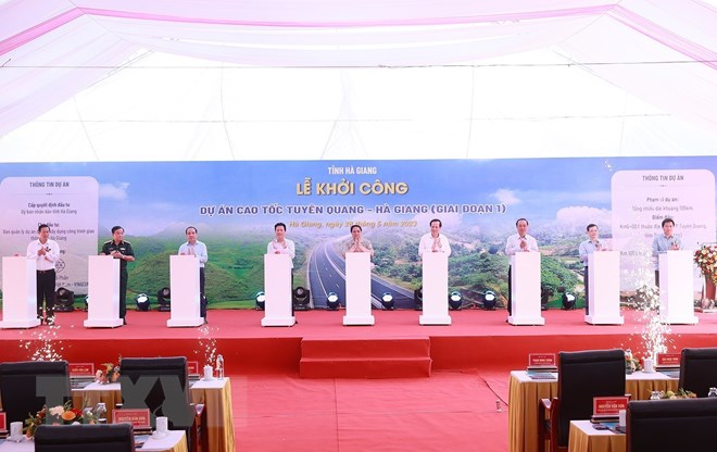 Thủ tướng dự Lễ khởi công đường bộ cao tốc Tuyên Quang-Hà Giang - ảnh 22