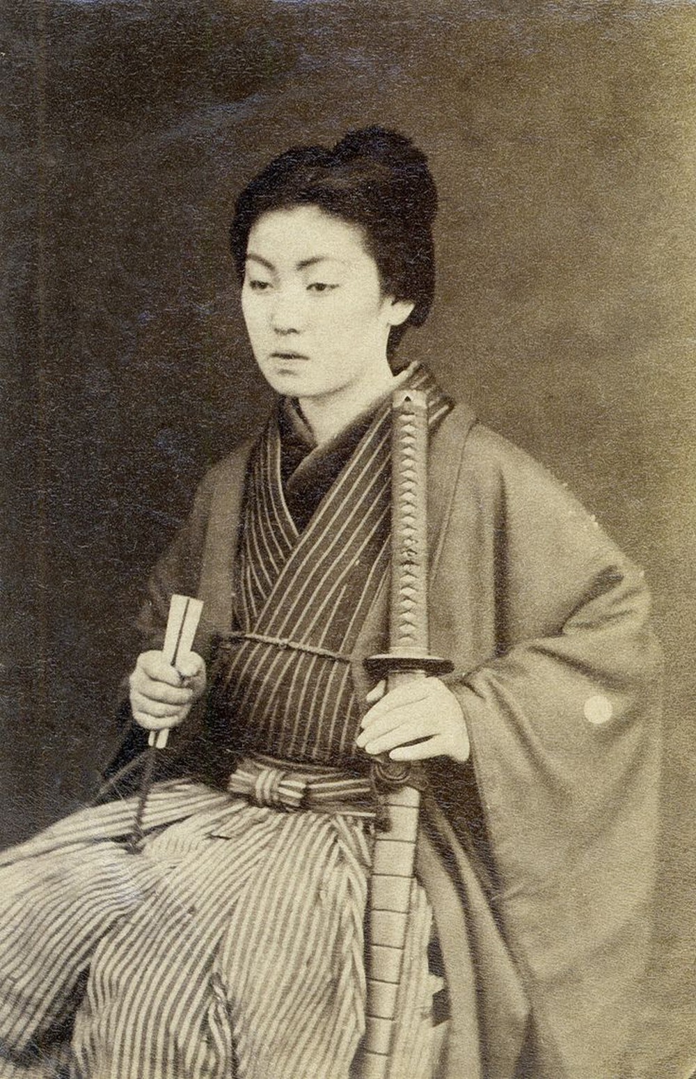 Loạt ảnh hiếm khoe trọn dung mạo cuốn hút lạ thường của các nữ samurai thời xưa - ảnh 1