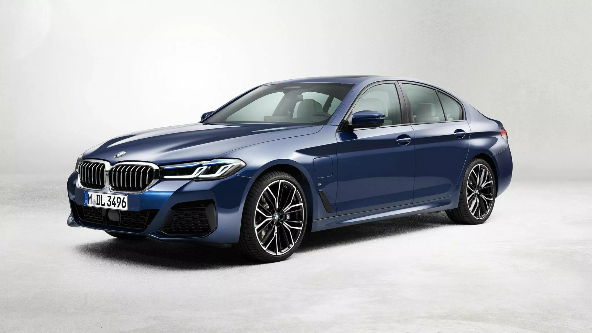 So sánh này cho thấy BMW 5-Series 2024 rõ ràng là bản đập đi xây lại hoàn toàn của đời cũ - ảnh 5