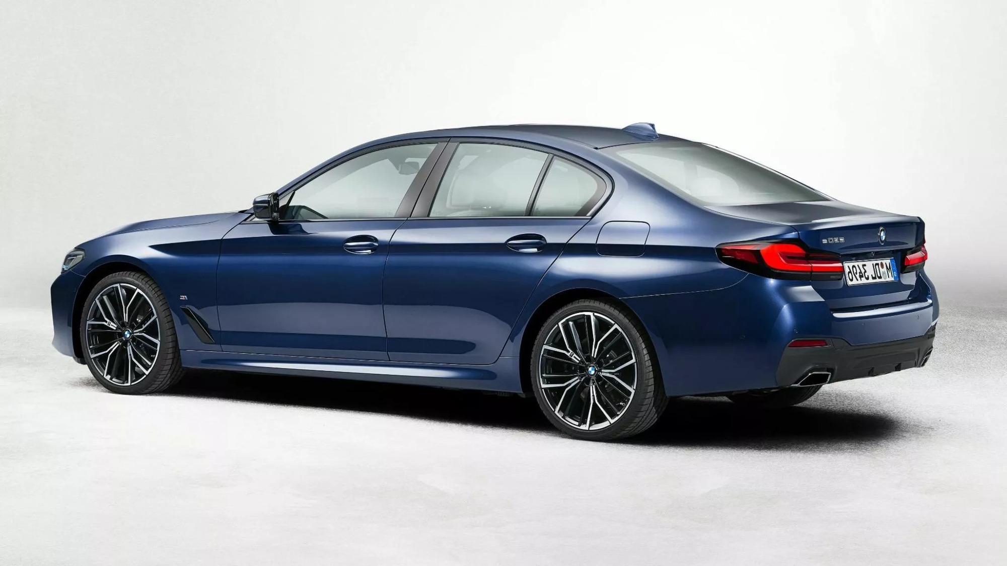So sánh này cho thấy BMW 5-Series 2024 rõ ràng là bản đập đi xây lại hoàn toàn của đời cũ - ảnh 7