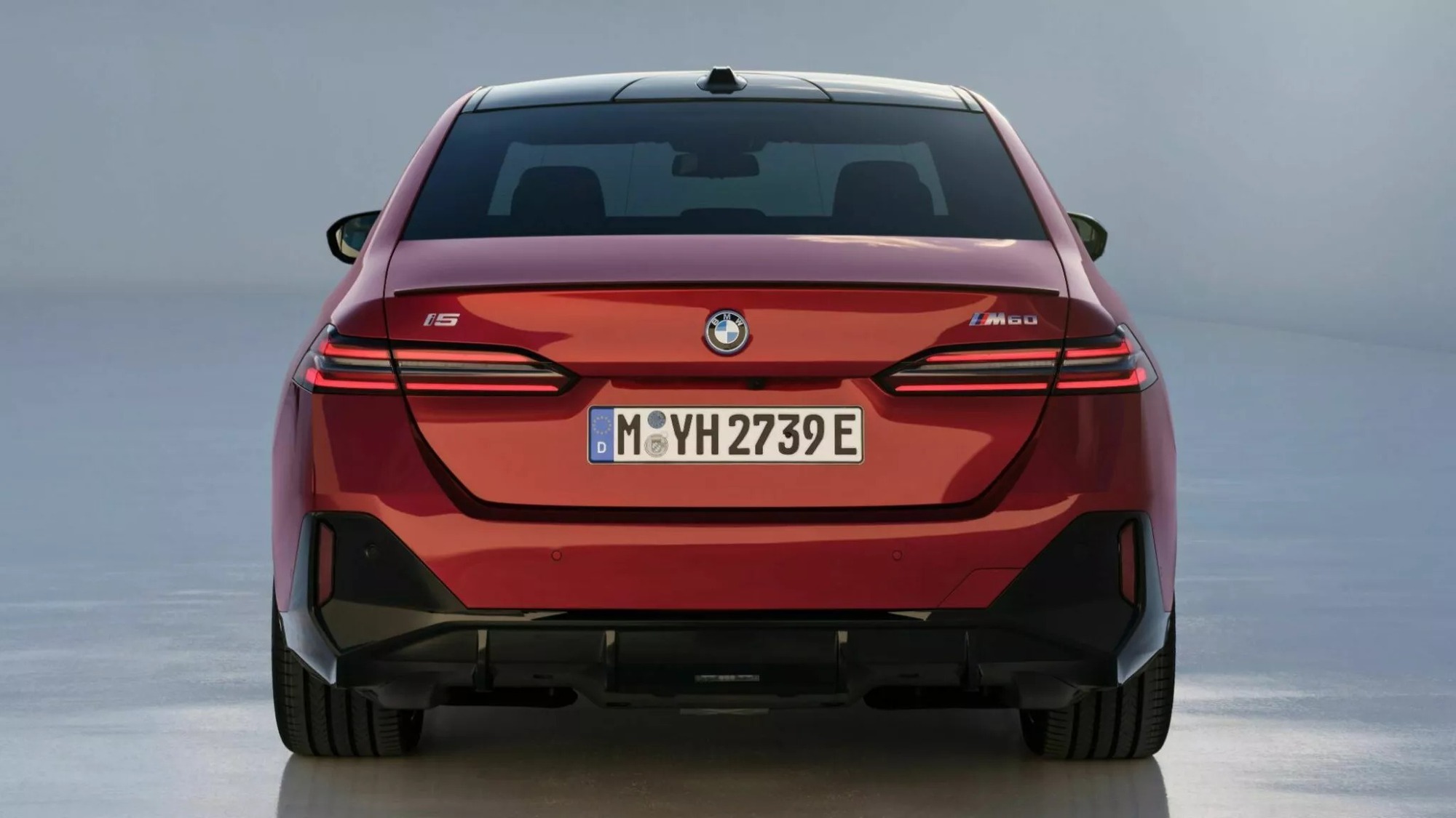 So sánh này cho thấy BMW 5-Series 2024 rõ ràng là bản đập đi xây lại hoàn toàn của đời cũ - ảnh 8