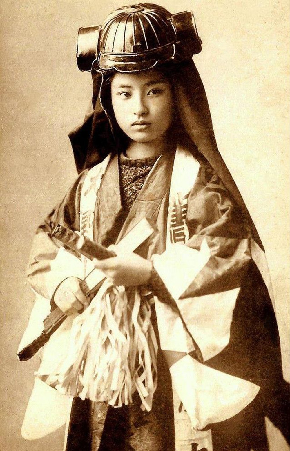 Loạt ảnh hiếm khoe trọn dung mạo cuốn hút lạ thường của các nữ samurai thời xưa - ảnh 4