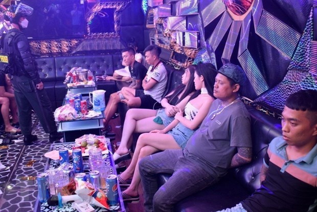 Bình Phước: Phát hiện 41 người dương tính với ma túy tại quán karaoke - ảnh 1