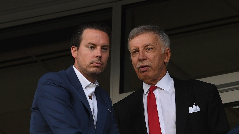 Arsenal giúp tỷ phú Kroenke tăng 2 tỷ USD tài sản - ảnh 1
