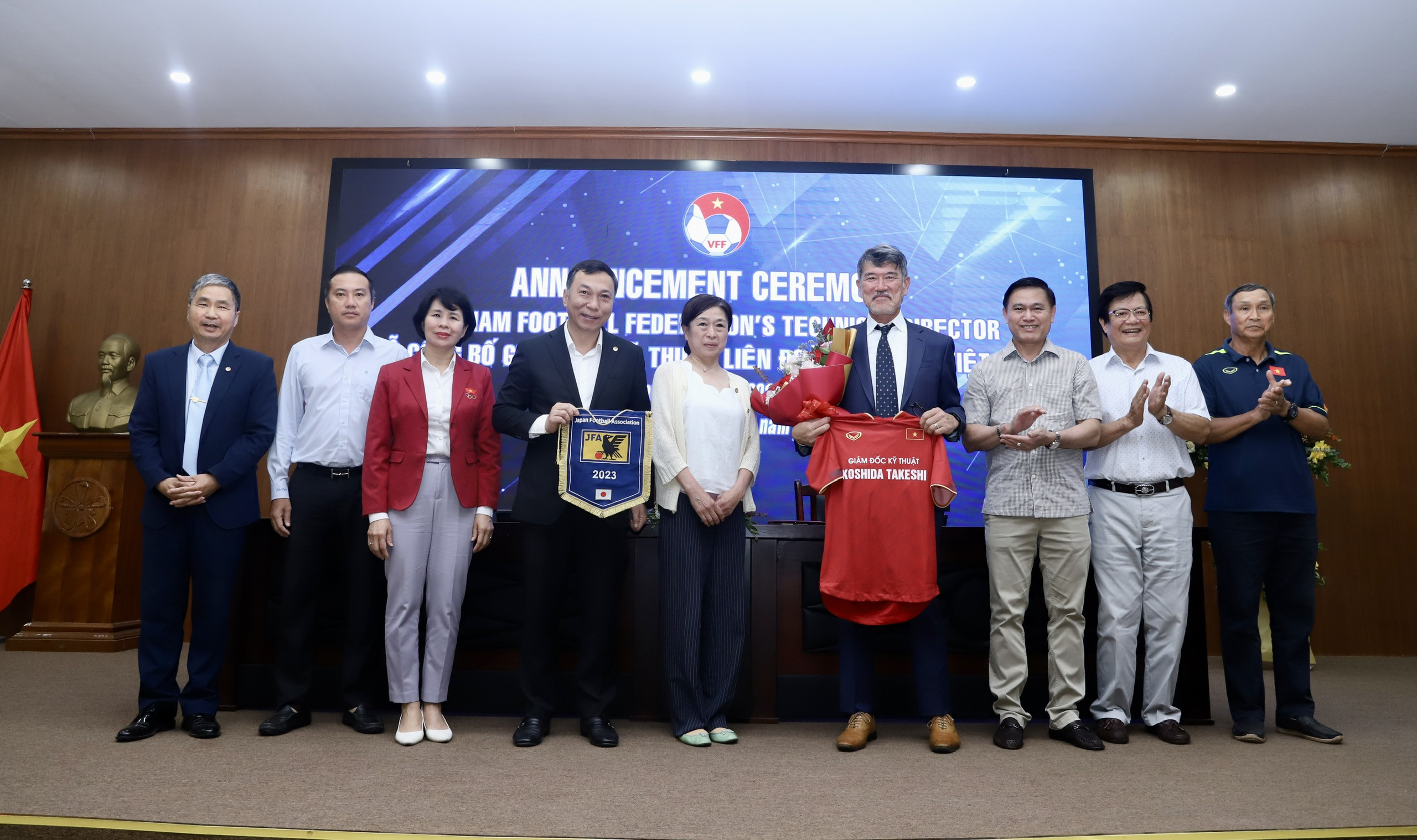 Không phải HLV Park Hang Seo, VFF ký hợp đồng với GĐKT người Nhật - ảnh 2
