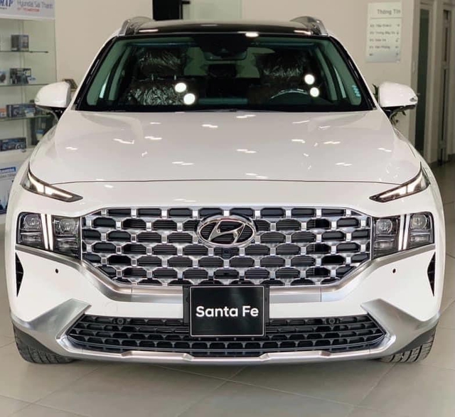 Hyundai Santa Fe giảm giá ''sập sàn'' tại đại lý, cao nhất lên tới 200 triệu nhưng số lượng không nhiều - ảnh 1