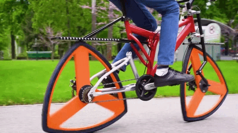 Chiếc xe đạp vẫn hoạt động với 2 bánh hình tam giác - ảnh 3
