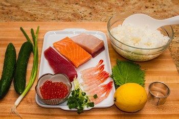 Cách làm sushi cuộn dưa chuột thanh mát ngày nắng nóng chỉ vài phút là xong, chuẩn vị như nhà hàng - ảnh 1