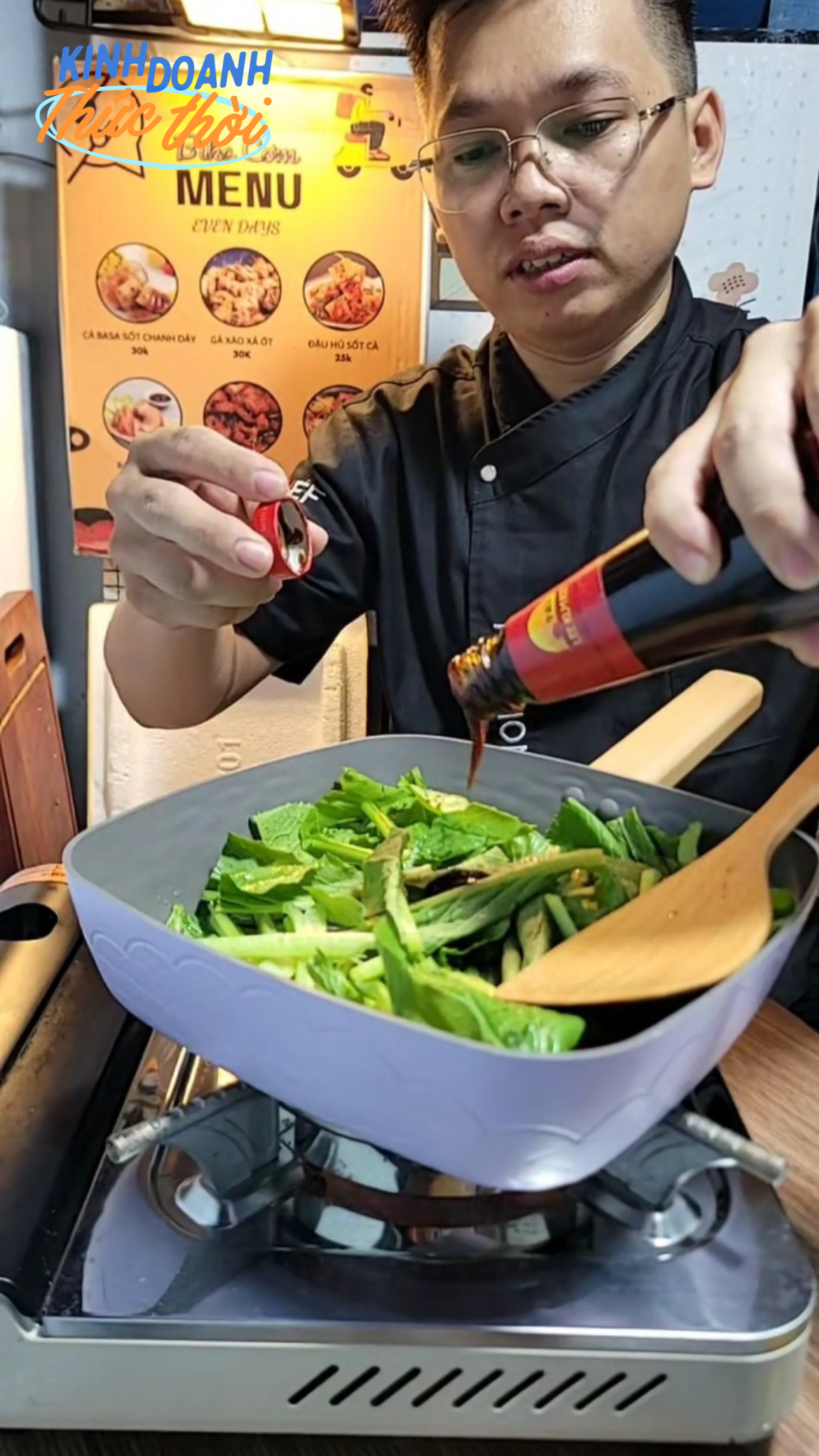 Anh chàng từng học đầu bếp ở Hàn Quốc tự nấu cơm trưa chạy đi bán dạo cho dân văn phòng khắp trung tâm TP.HCM - ảnh 8