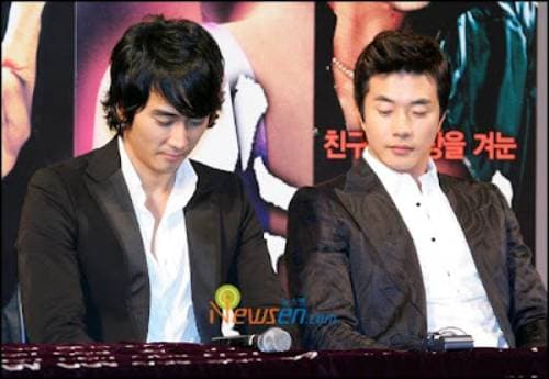 Cuộc đời trái ngược của nam chính ''Trái tim mùa thu'' Song Seung Hun và ngôi sao ''Nấc thang lên thiên đường'' Kwon Sang Woo - ảnh 1