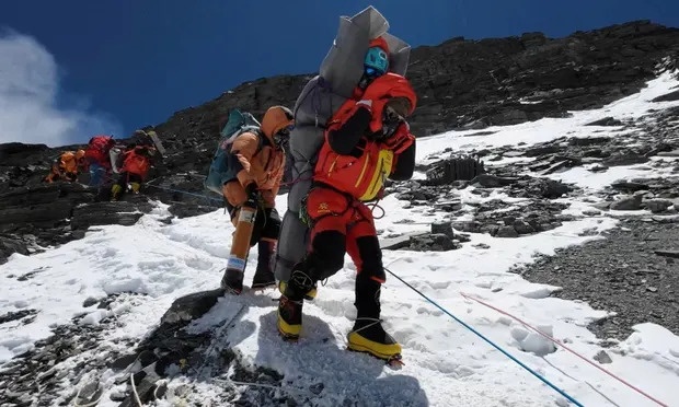 Nhà leo núi thoát chết nhờ may mắn ở Everest - ảnh 1