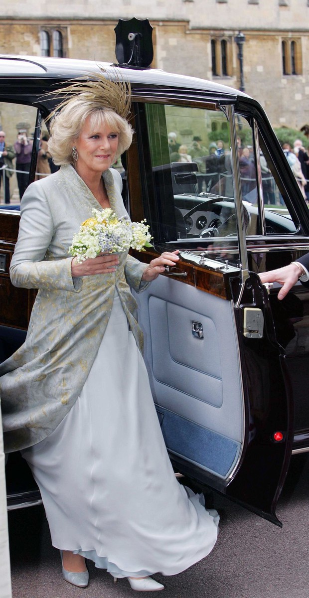 Ngoại hình Hoàng hậu Camilla trong hơn 4 thập kỷ qua - ảnh 13
