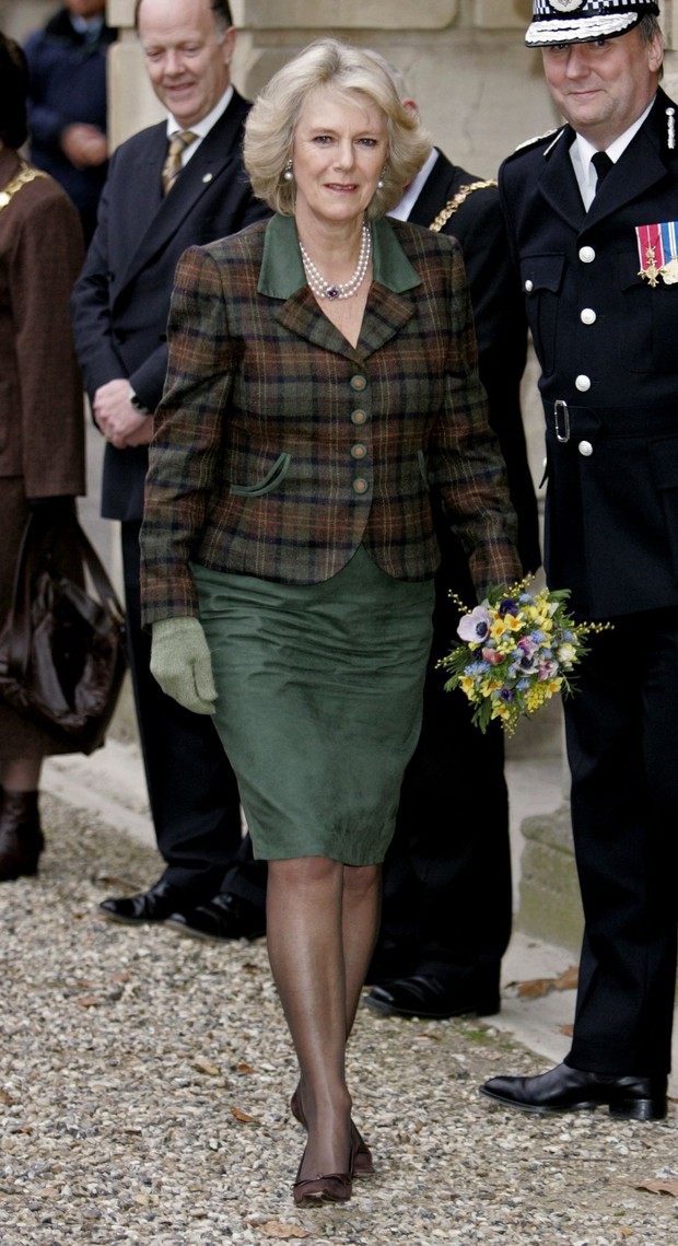 Ngoại hình Hoàng hậu Camilla trong hơn 4 thập kỷ qua - ảnh 15