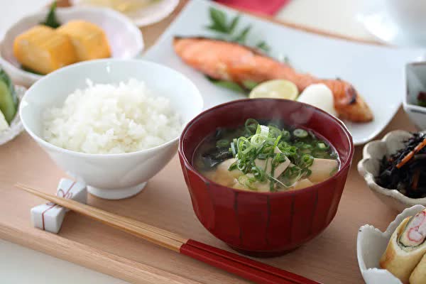 5 mẹo ăn cơm trắng của chuyên gia Nhật Bản giúp giảm cân hiệu quả - ảnh 2