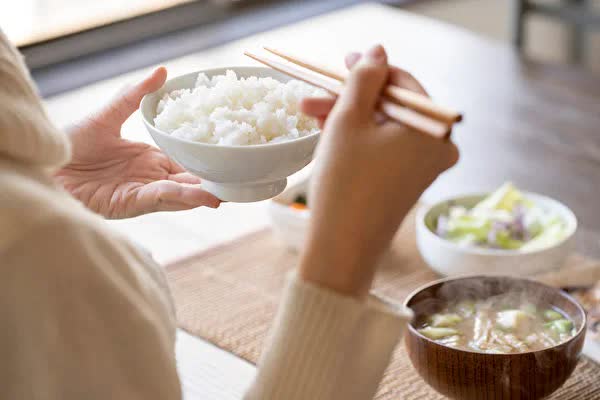 5 mẹo ăn cơm trắng của chuyên gia Nhật Bản giúp giảm cân hiệu quả - ảnh 3