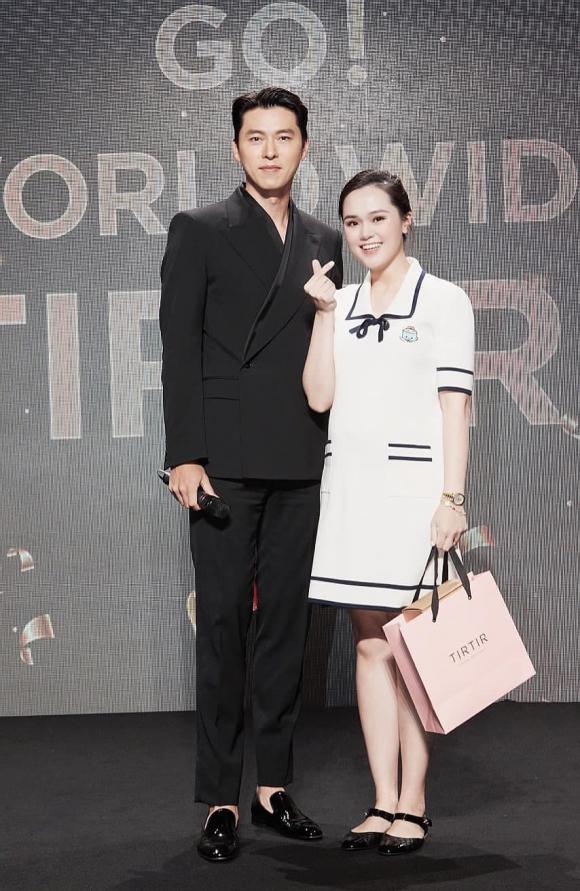 Vợ trung vệ Duy Mạnh phấn khích chụp ảnh cùng diễn viên Hyun Bin, dân mạng liền ghép nam cầu thủ bên cạnh - ảnh 2
