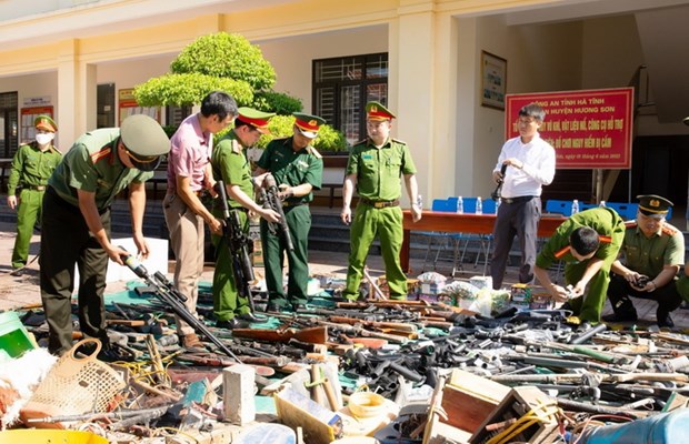 Hà Tĩnh: Công an Hương Sơn tiêu hủy lượng lớn vũ khí, vật liệu nổ - ảnh 1