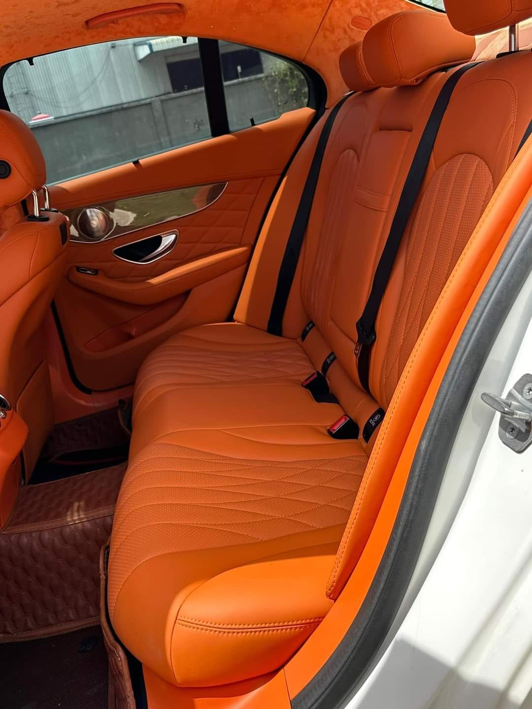 Mercedes C 250 độ kỳ công bán lại chưa đến 900 triệu, dân tình nhận xét: ‘Nhìn nội thất hết muốn lên xe’ - ảnh 4