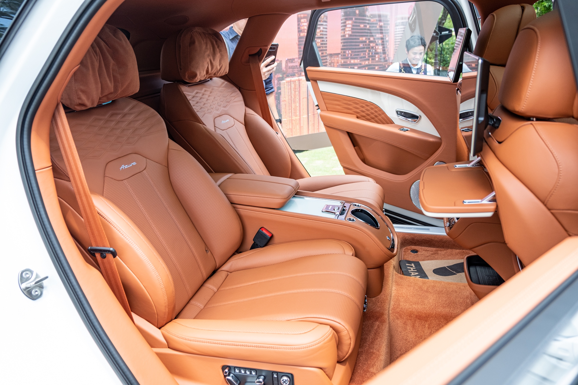 Ảnh thực tế Bentley Bentayga bản đặc biệt giá gần 21 tỷ tại Việt Nam: Như chuyên cơ với ghế hàng không - ảnh 25