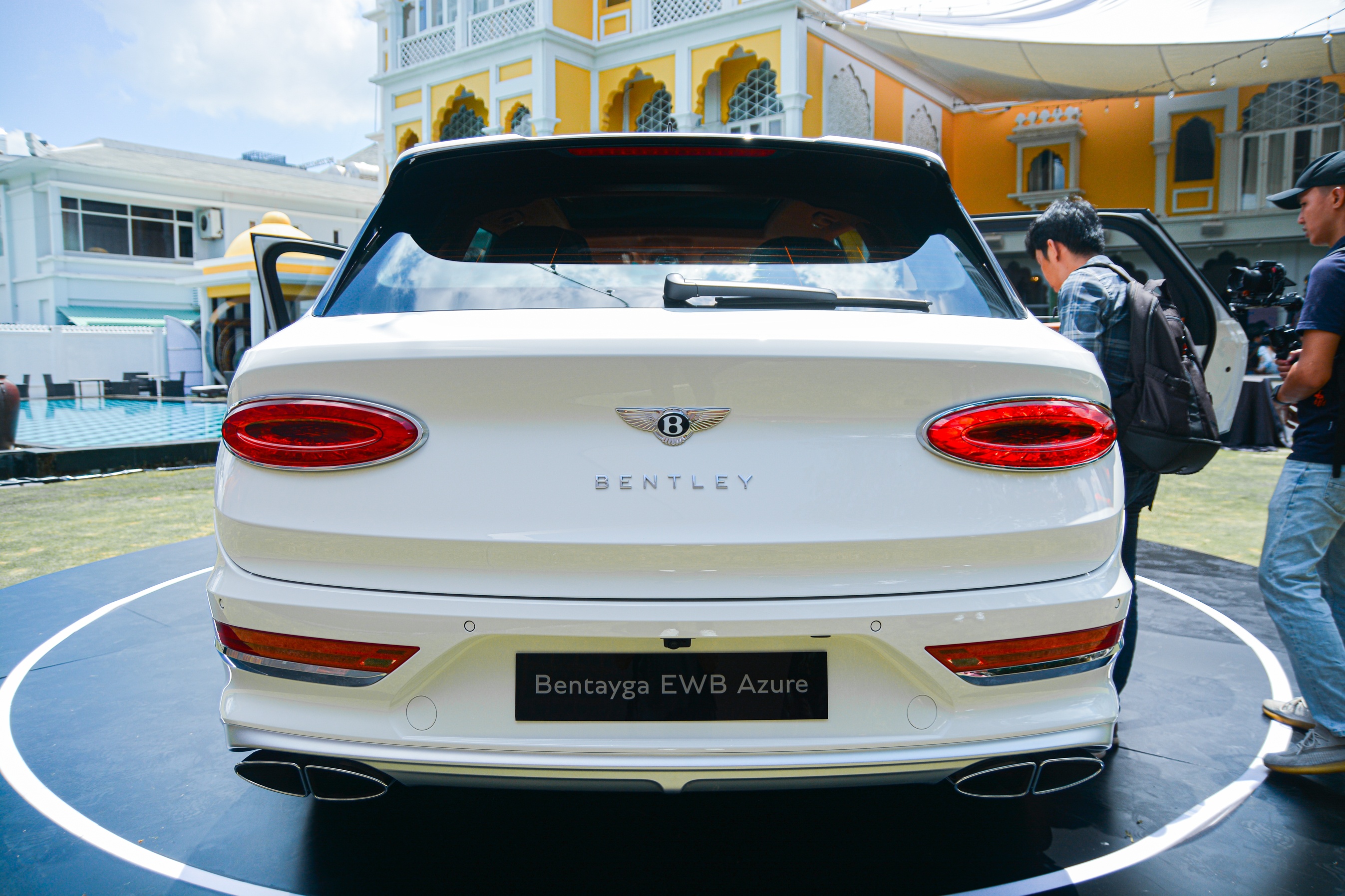 Chi tiết Bentley Bentayga EWB Azure tại Việt Nam, giá gần 21 tỷ đồng - ảnh 5