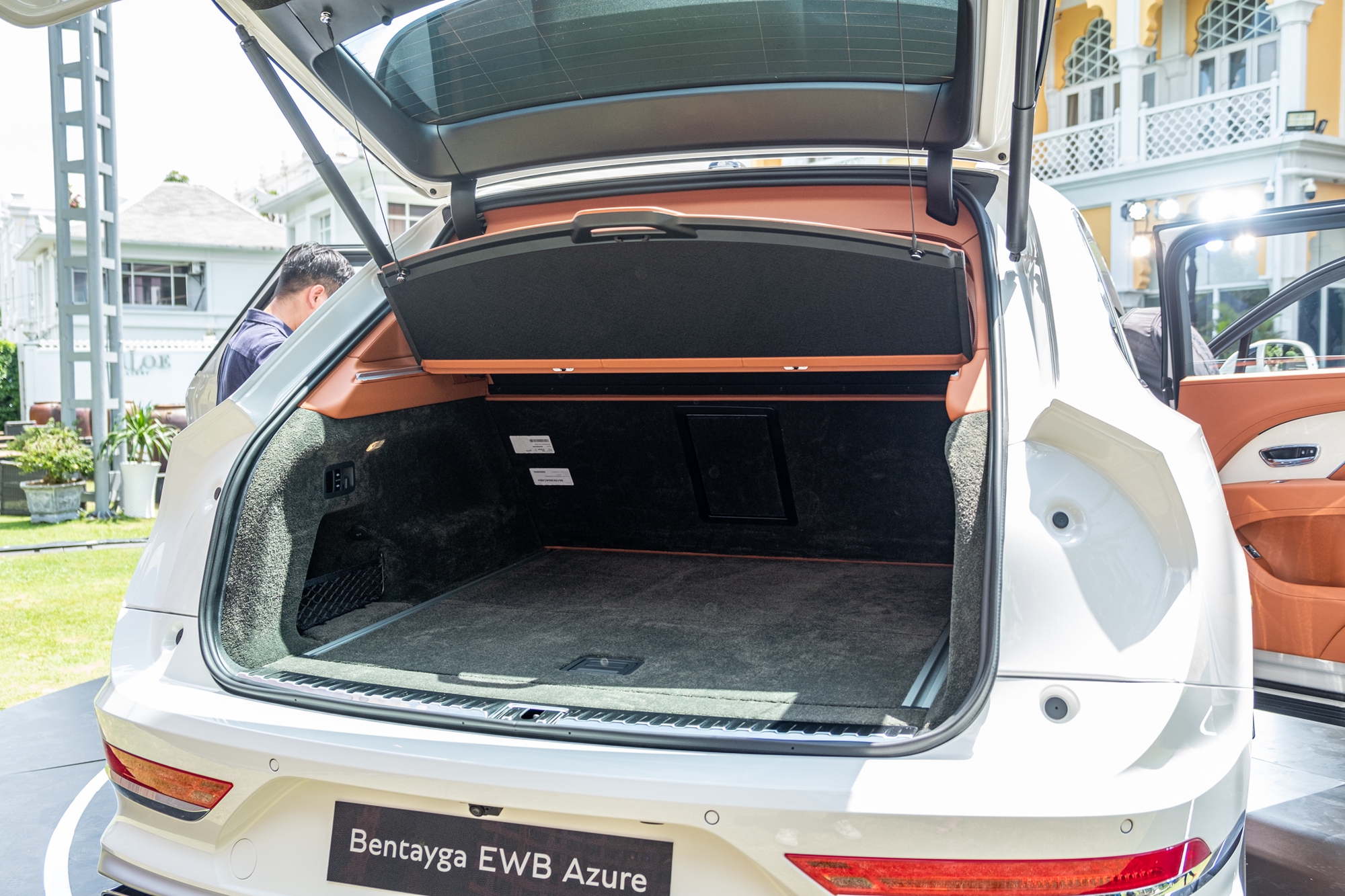 Ảnh thực tế Bentley Bentayga bản đặc biệt giá gần 21 tỷ tại Việt Nam: Như chuyên cơ với ghế hàng không - ảnh 13