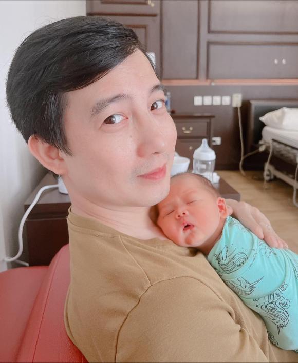 Diễn viên Diễm Hương - Hồng Quang tổ chức đầy tháng cho con trai - ảnh 3