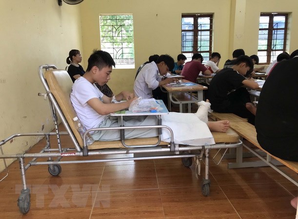 Hưng Yên: Hai thí sinh bị tai nạn vẫn quyết tâm dự kỳ thi vào lớp 10 - ảnh 1