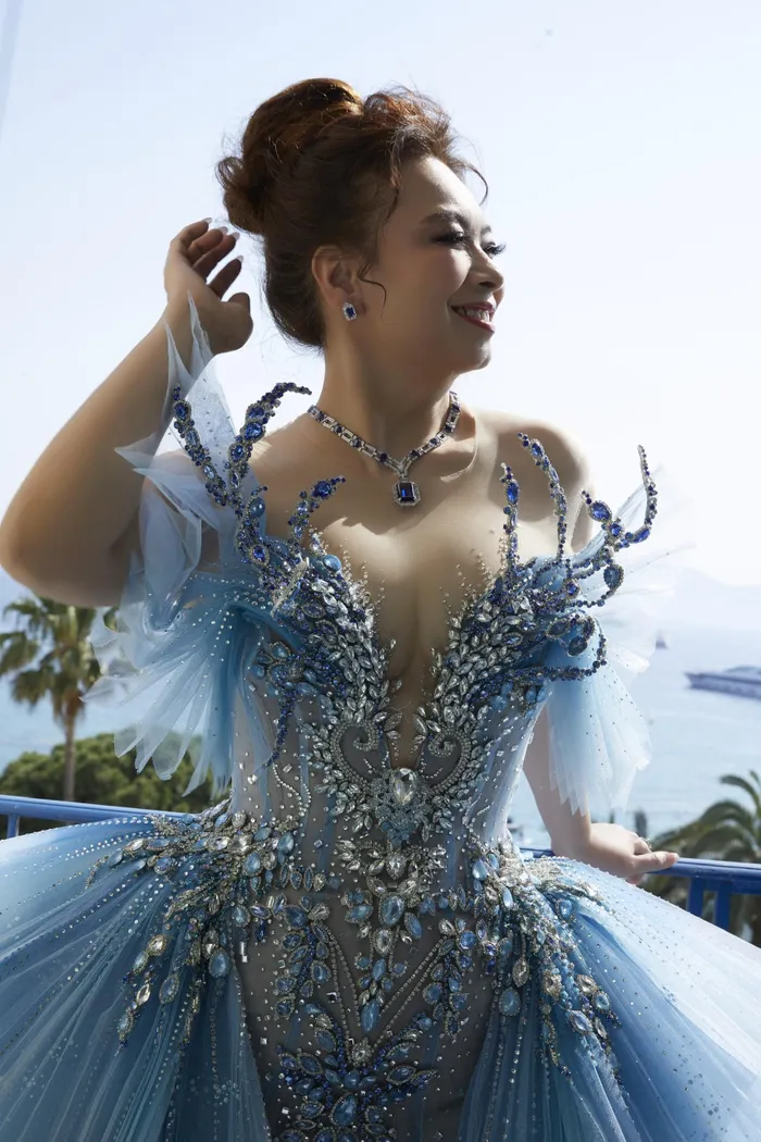 Người đẹp Lan Anh khoe vóc dáng gợi cảm, bày tỏ tình yêu với thiết kế Việt trên thảm đỏ Cannes - ảnh 4