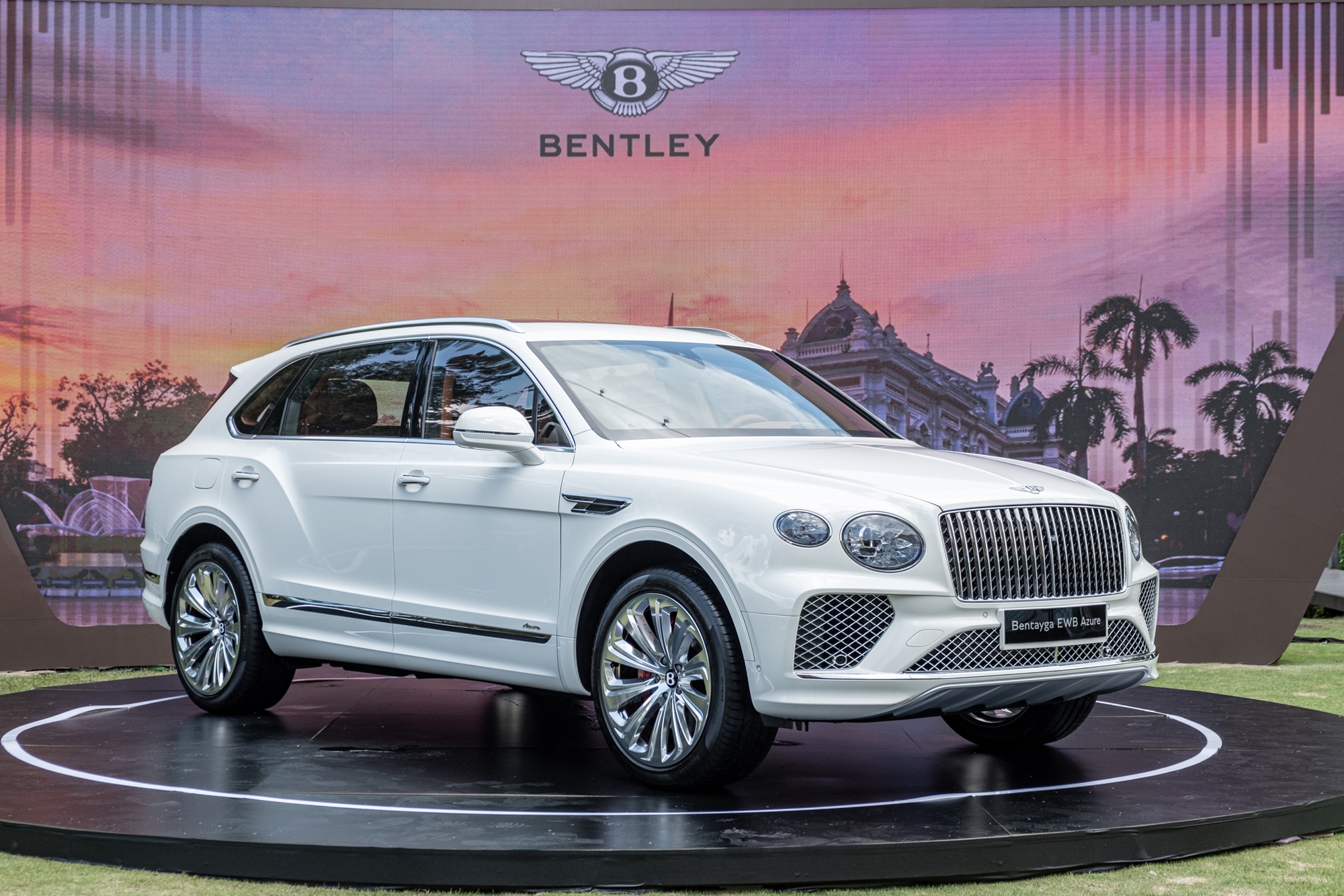 Ảnh thực tế Bentley Bentayga bản đặc biệt giá gần 21 tỷ tại Việt Nam: Như chuyên cơ với ghế hàng không - ảnh 1