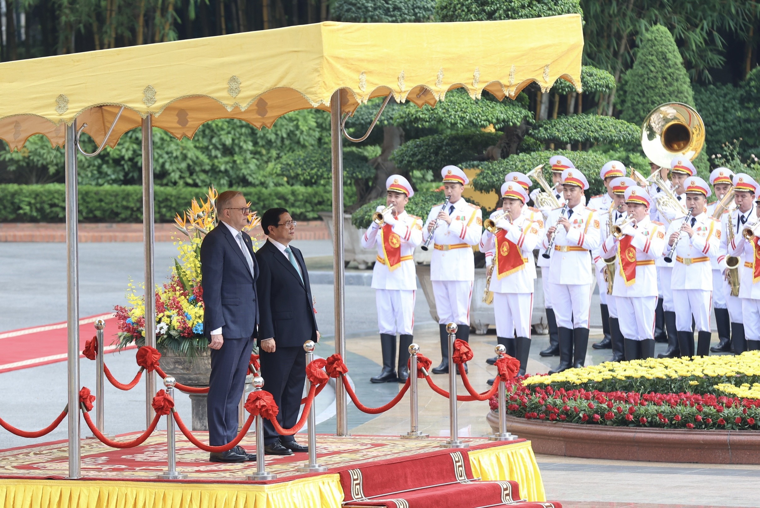 Thủ tướng Phạm Minh Chính chủ trì lễ đón thủ tướng Australia - ảnh 2