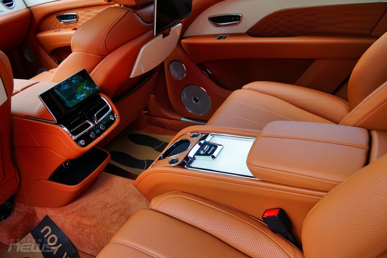 Xe siêu sang Bentley Bentayga EWB Azure 2023 ra mắt với giá gần 21 tỷ đồng - ảnh 9