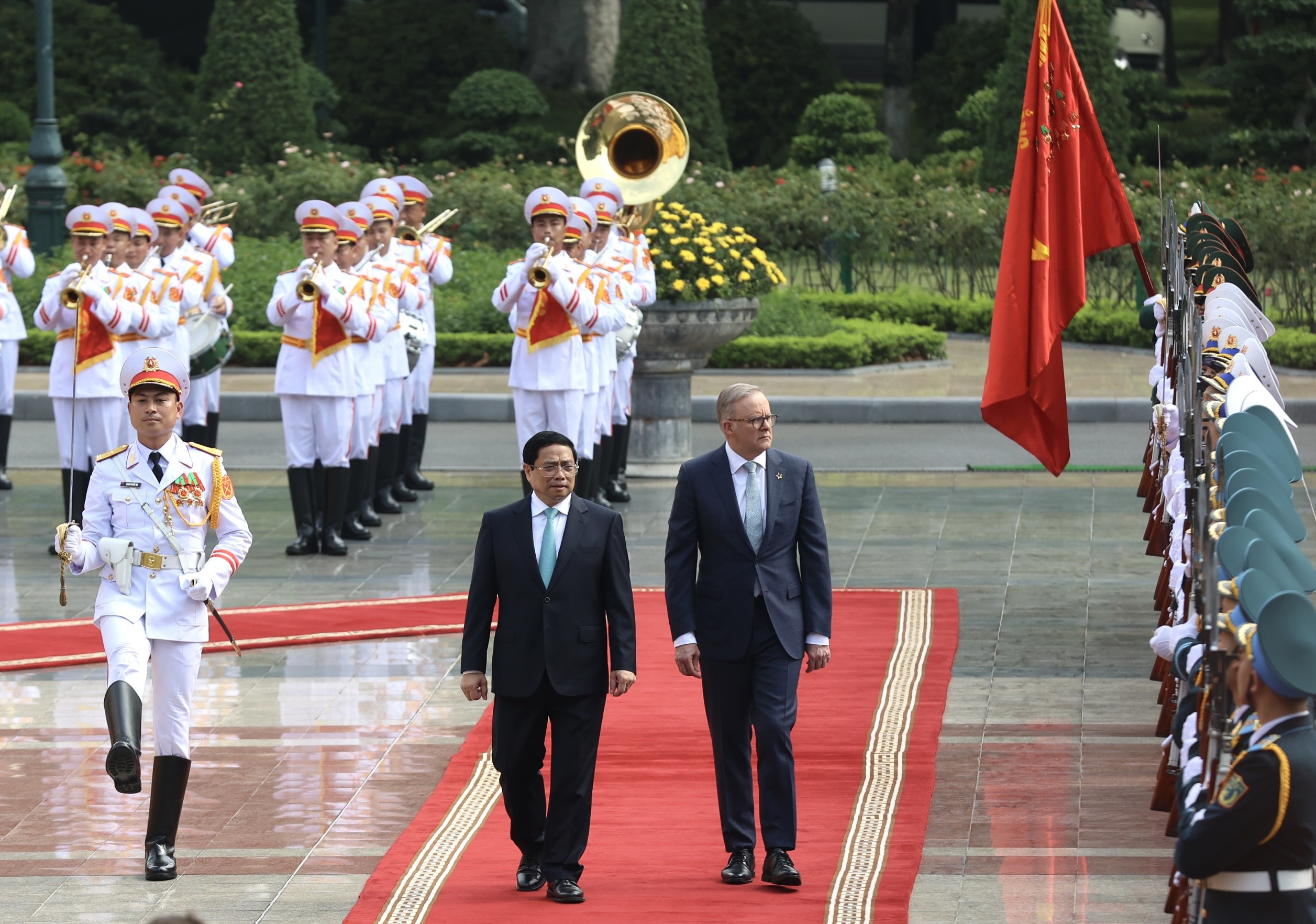 Thủ tướng Phạm Minh Chính chủ trì lễ đón thủ tướng Australia - ảnh 1