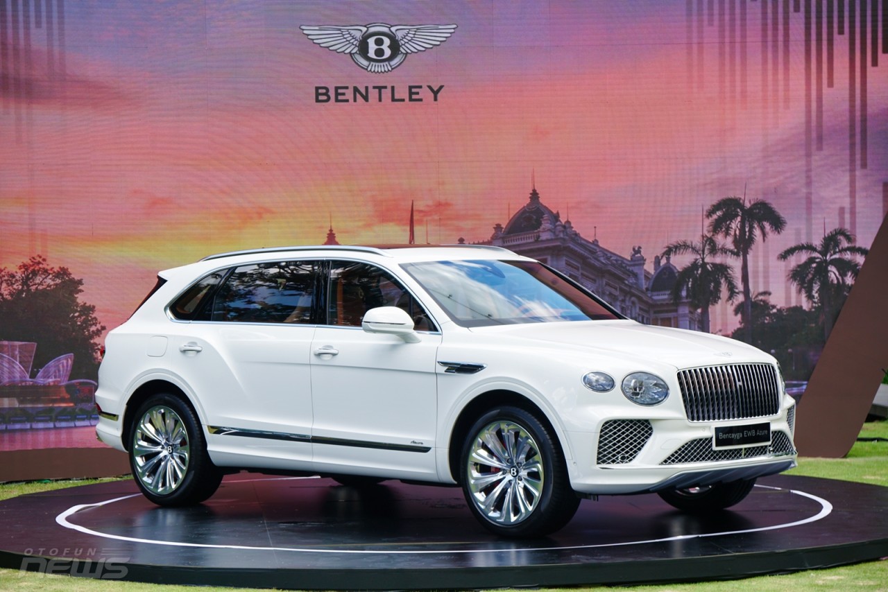 Xe siêu sang Bentley Bentayga EWB Azure 2023 ra mắt với giá gần 21 tỷ đồng - ảnh 1