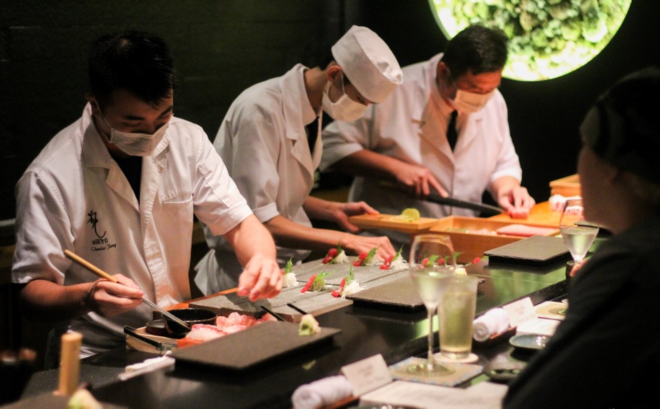 Bữa ăn kiểu Nhật gần 10 triệu đồng mới lạ nhưng kén khách - ảnh 1