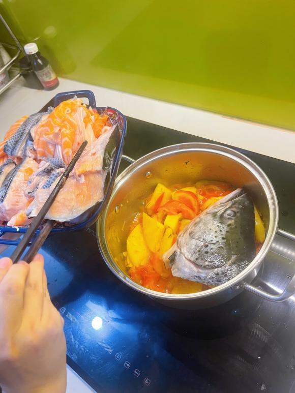 Mẹo để nấu món canh chua cá hồi bổ dưỡng, ngọt nước mà không bị tanh - ảnh 7