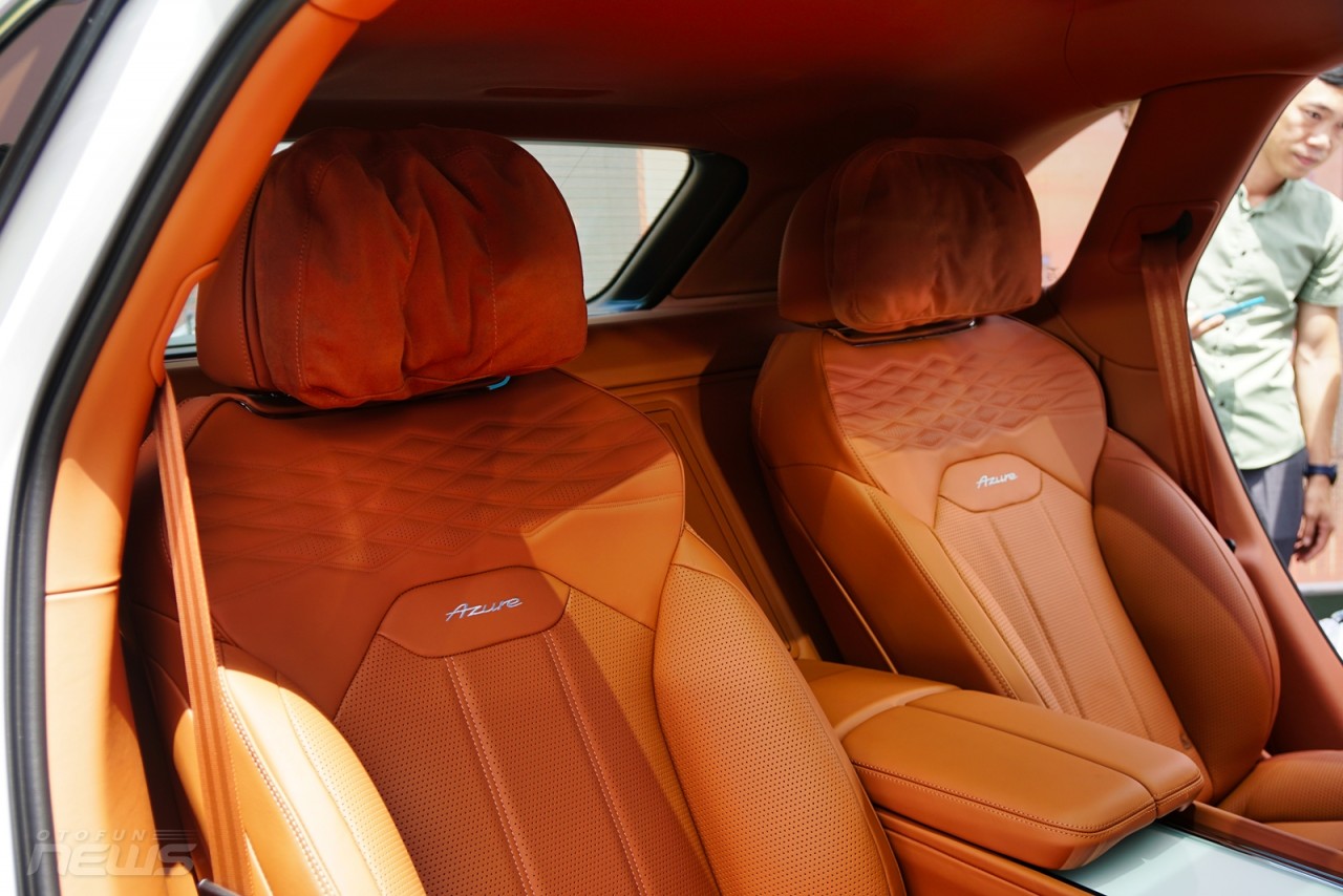 Xe siêu sang Bentley Bentayga EWB Azure 2023 ra mắt với giá gần 21 tỷ đồng - ảnh 10
