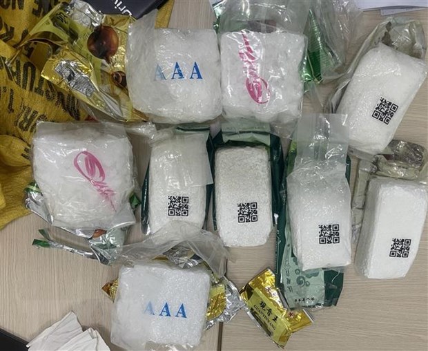 Thanh Hóa: Bắt đối tượng vận chuyển 2kg thuốc phiện và 400 viên ma túy - ảnh 1