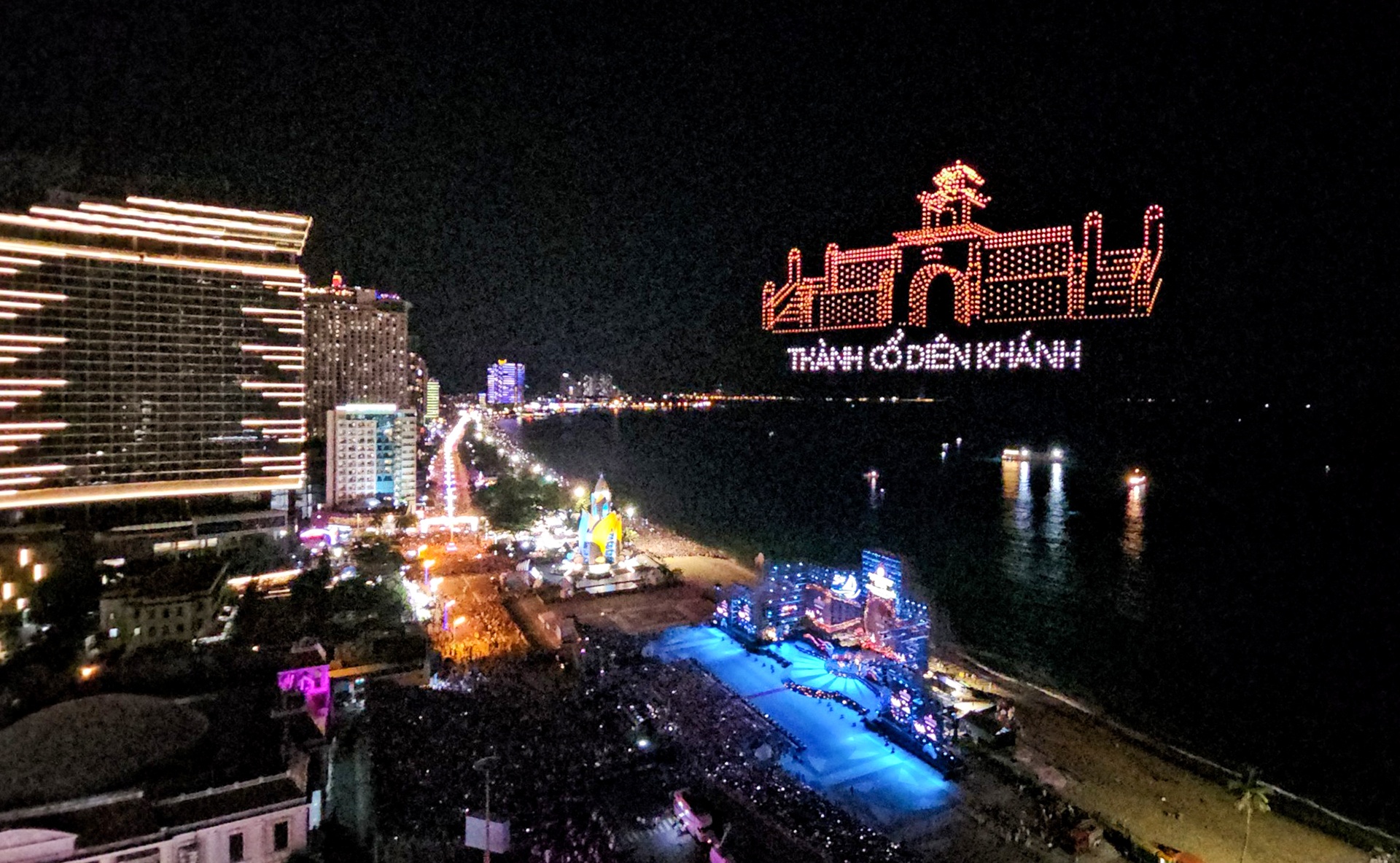 Mãn nhãn trình diễn drone ở lễ khai mạc Festival Biển Nha Trang - ảnh 6
